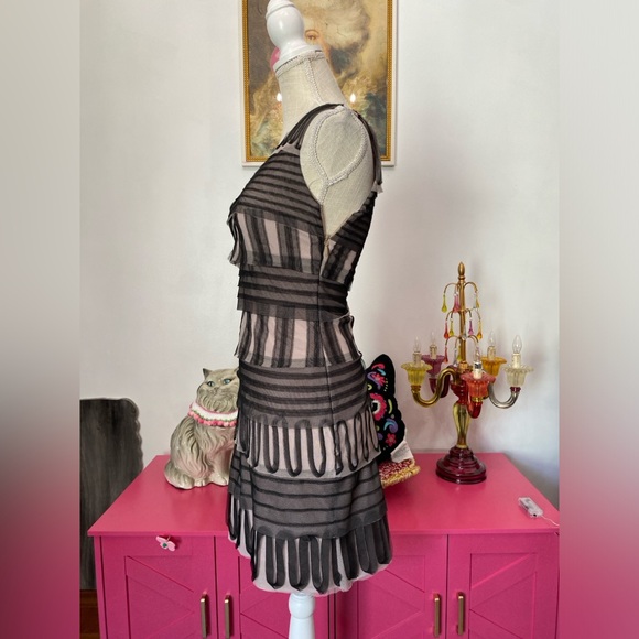 BCBGMAXAZRIA SIZE 2 NUDE BLACK MESH OVERLAY COCKTAIL DRESS RAW HEM HOLIDAY PARTY - Picture 4 of 6